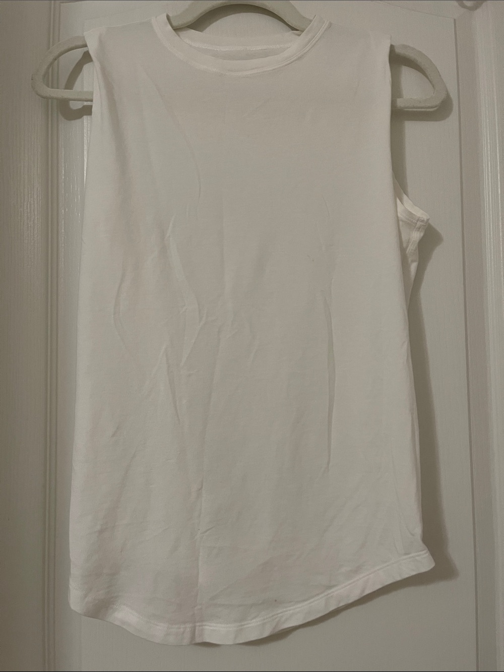 Lululemon tank top excellent condition
Pit to pit: 18”